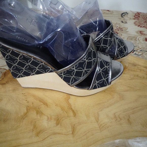 Nine West JUGI Black Tan Open Toe Wood Wedge High - Picture 3 of 8